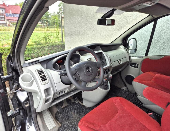 Opel Vivaro VAN / Minibus 2,0 l 84 kw