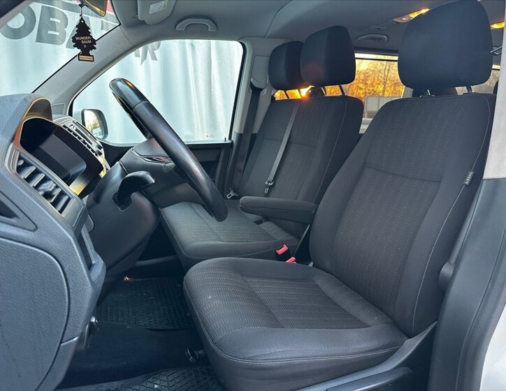 Volkswagen Caravelle 10