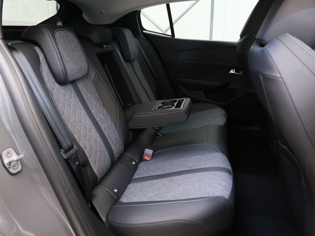 Peugeot 408 Liftback 1,2 l 96 kw