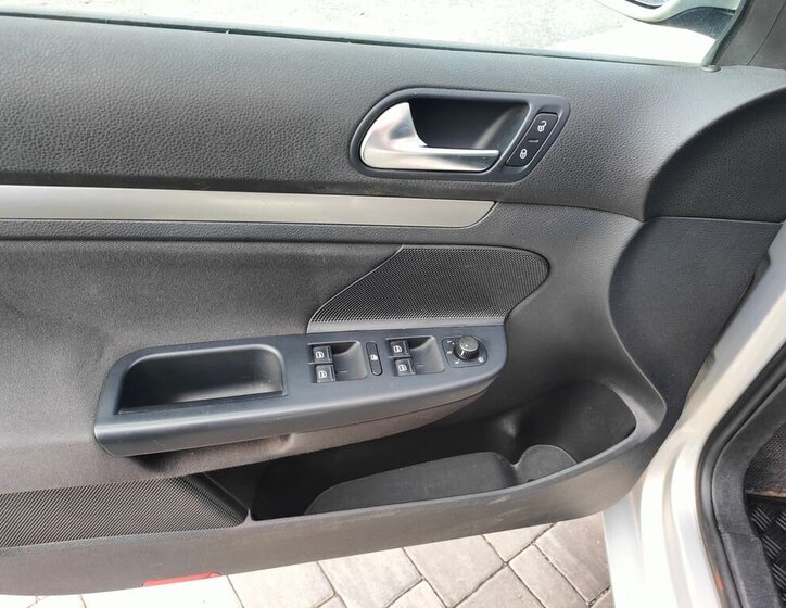 Volkswagen Golf Kombi 1,6 l 75 kw