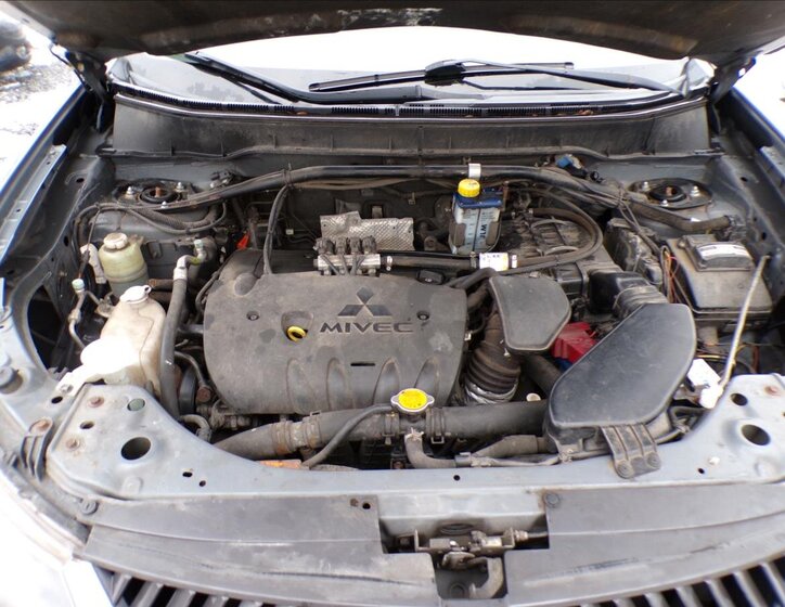 Mitsubishi Outlander Kombi 2,4 l 125 kw