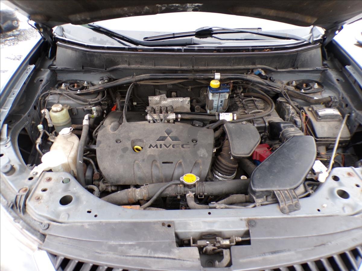 Mitsubishi Outlander Kombi 2,4 l 125 kw