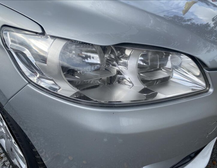 Peugeot 301 Sedan 1,2 l 53 kw