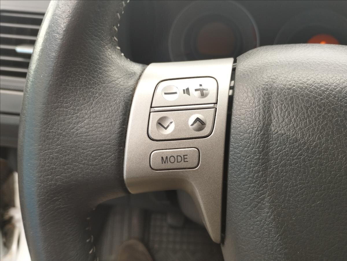 Toyota Auris Hatchback 1,3 l 74 kw