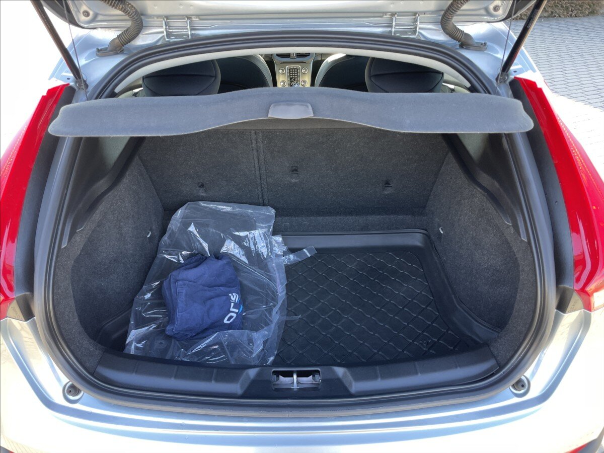 Volvo V40 Hatchback 2,0 l 140 kw