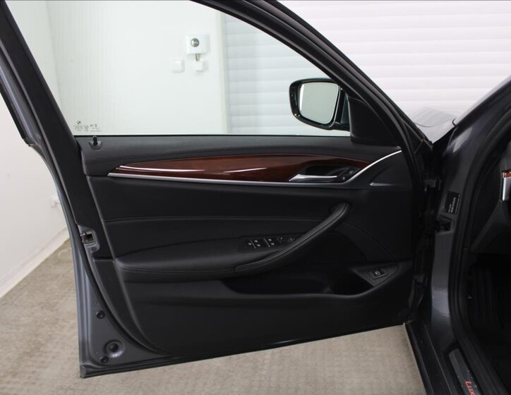 BMW Řada 5 Kombi 2,0 l 140 kw