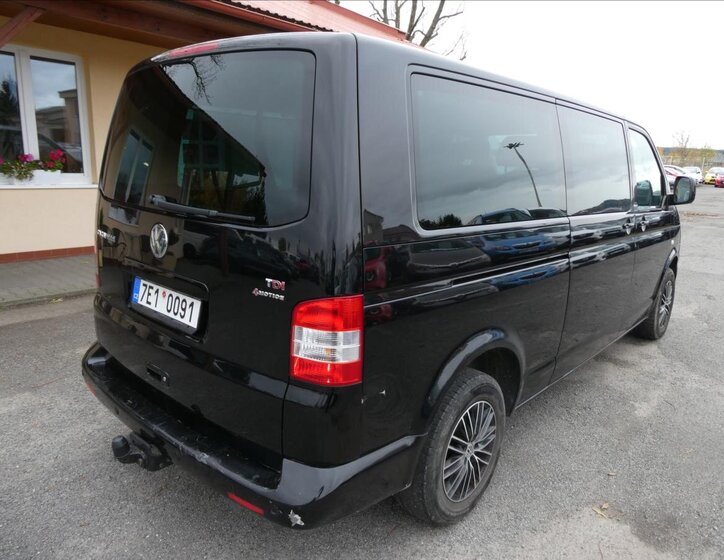 Volkswagen Caravelle 9