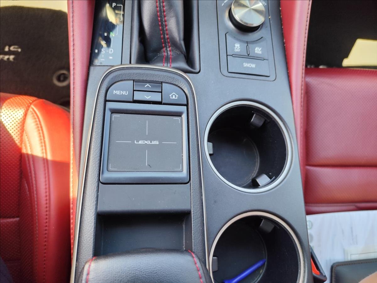 Lexus RC 300h Kupé 2,5 l 133 kw