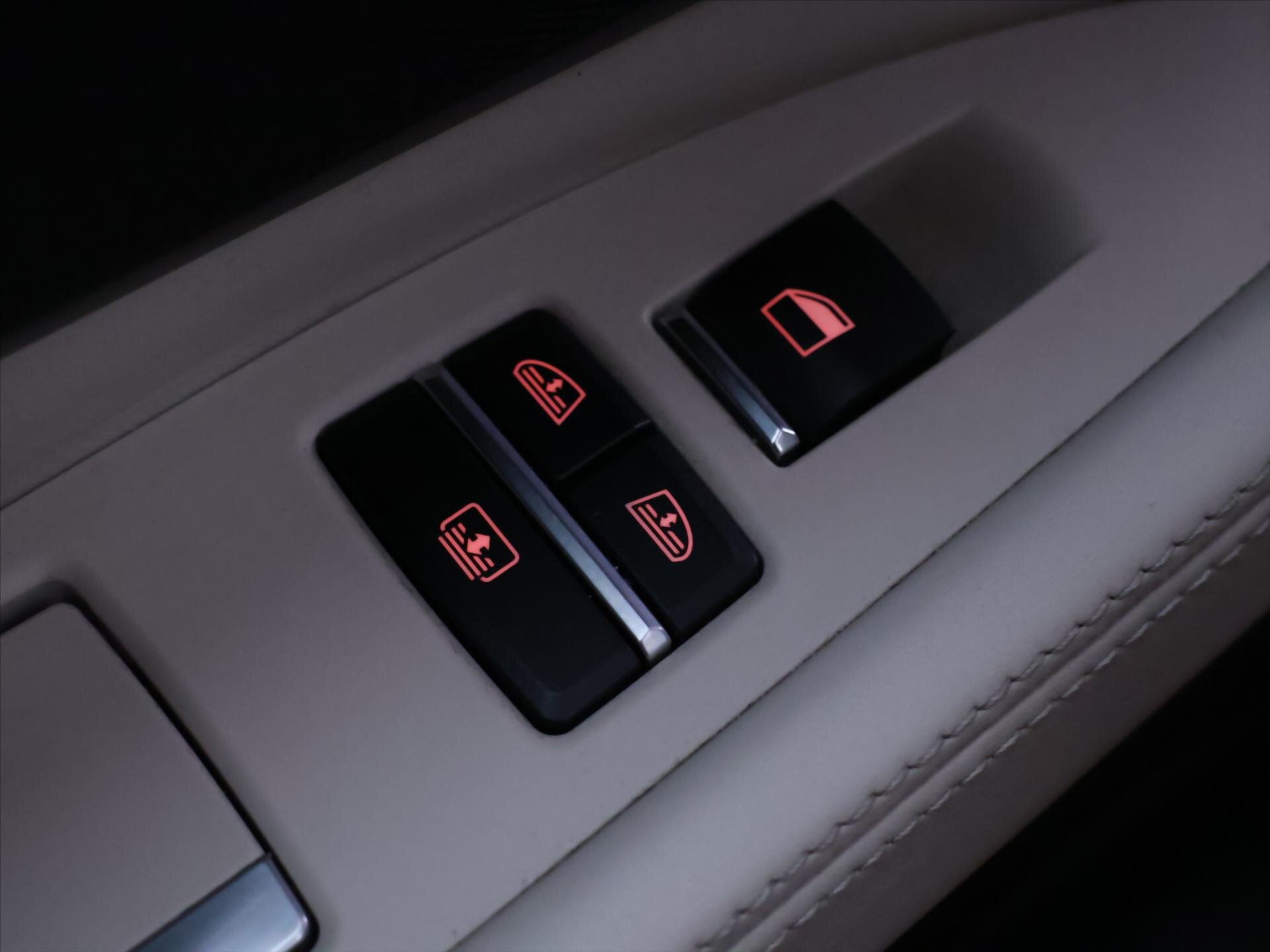 BMW Řada 7 Sedan 3,0 l 190 kw