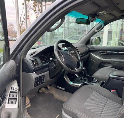 Toyota Land Cruiser 9