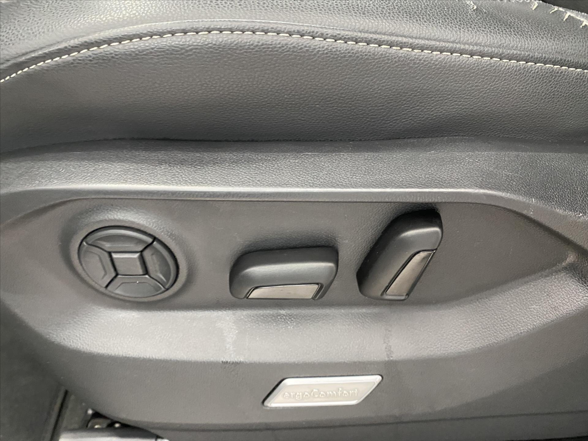 Volkswagen Touareg SUV / Terénní 3,0 l 170 kw