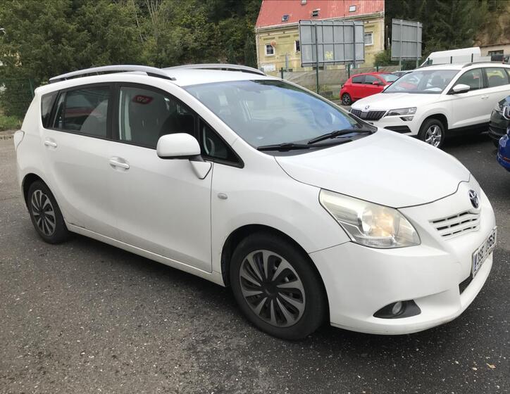 Toyota Verso 4