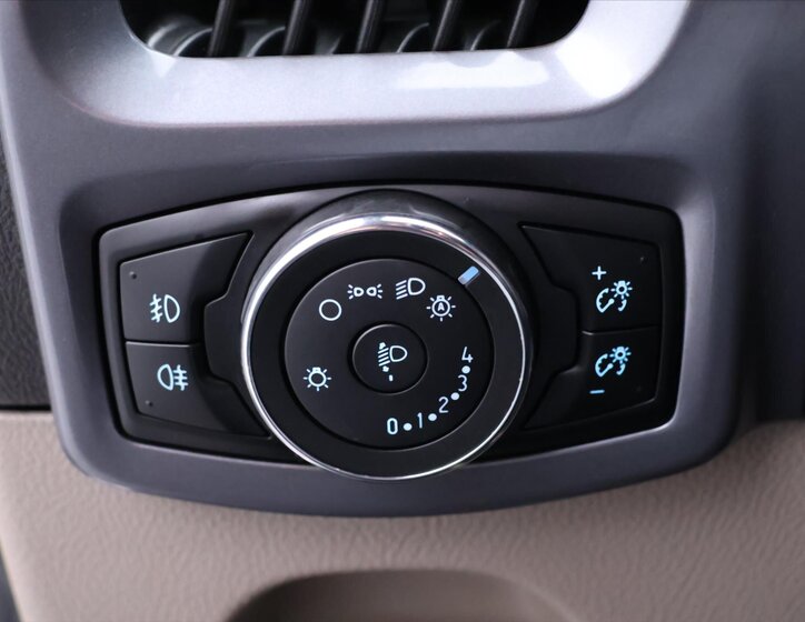 Ford Tourneo Custom 19