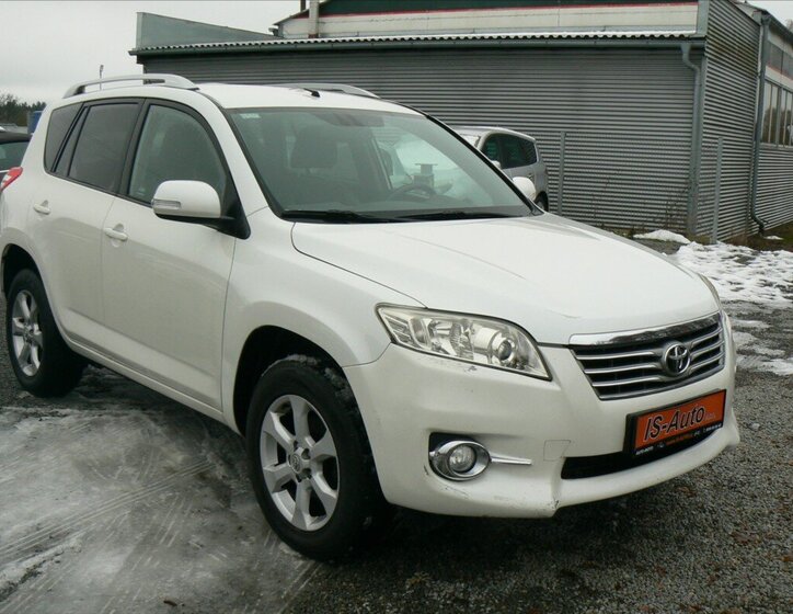 Toyota RAV4 2