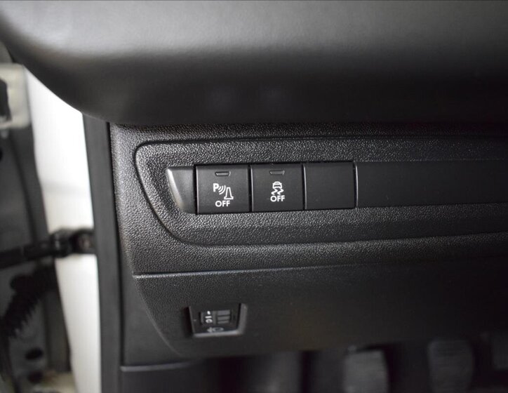 Peugeot 208 Hatchback 1,2 l 60 kw