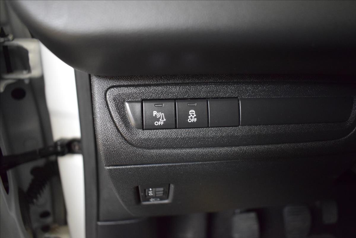 Peugeot 208 Hatchback 1,2 l 60 kw