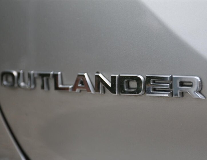 Mitsubishi Outlander SUV 2,4 l 162 kw