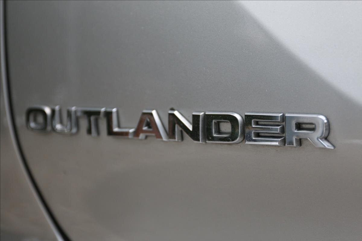 Mitsubishi Outlander SUV 2,4 l 162 kw