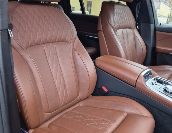 BMW X7 SUV / Terénní 3,0 l 250 kw