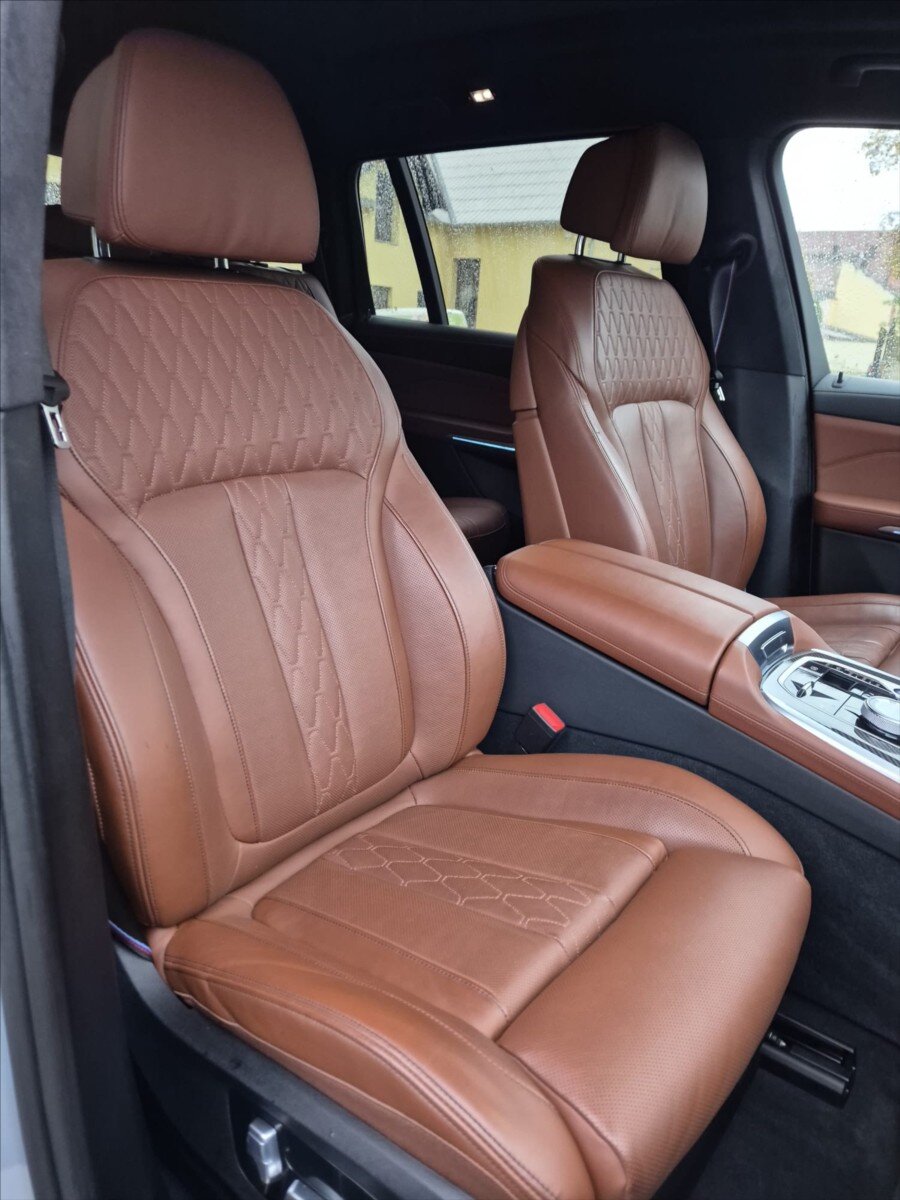 BMW X7 SUV / Terénní 3,0 l 250 kw