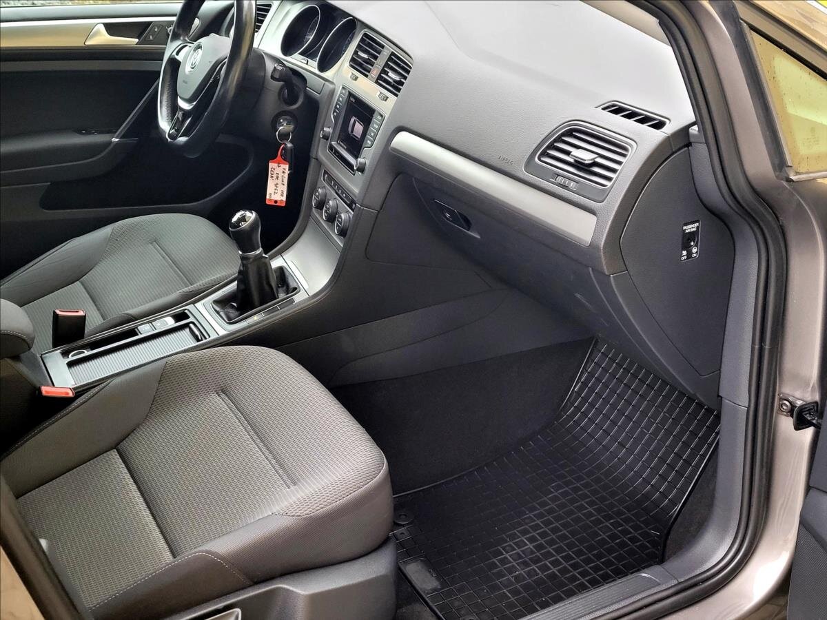 Volkswagen Golf Kombi 1,6 l 81 kw