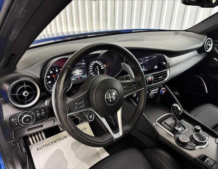 Alfa Romeo Giulia Sedan / Limuzína 2,0 l 206 kw