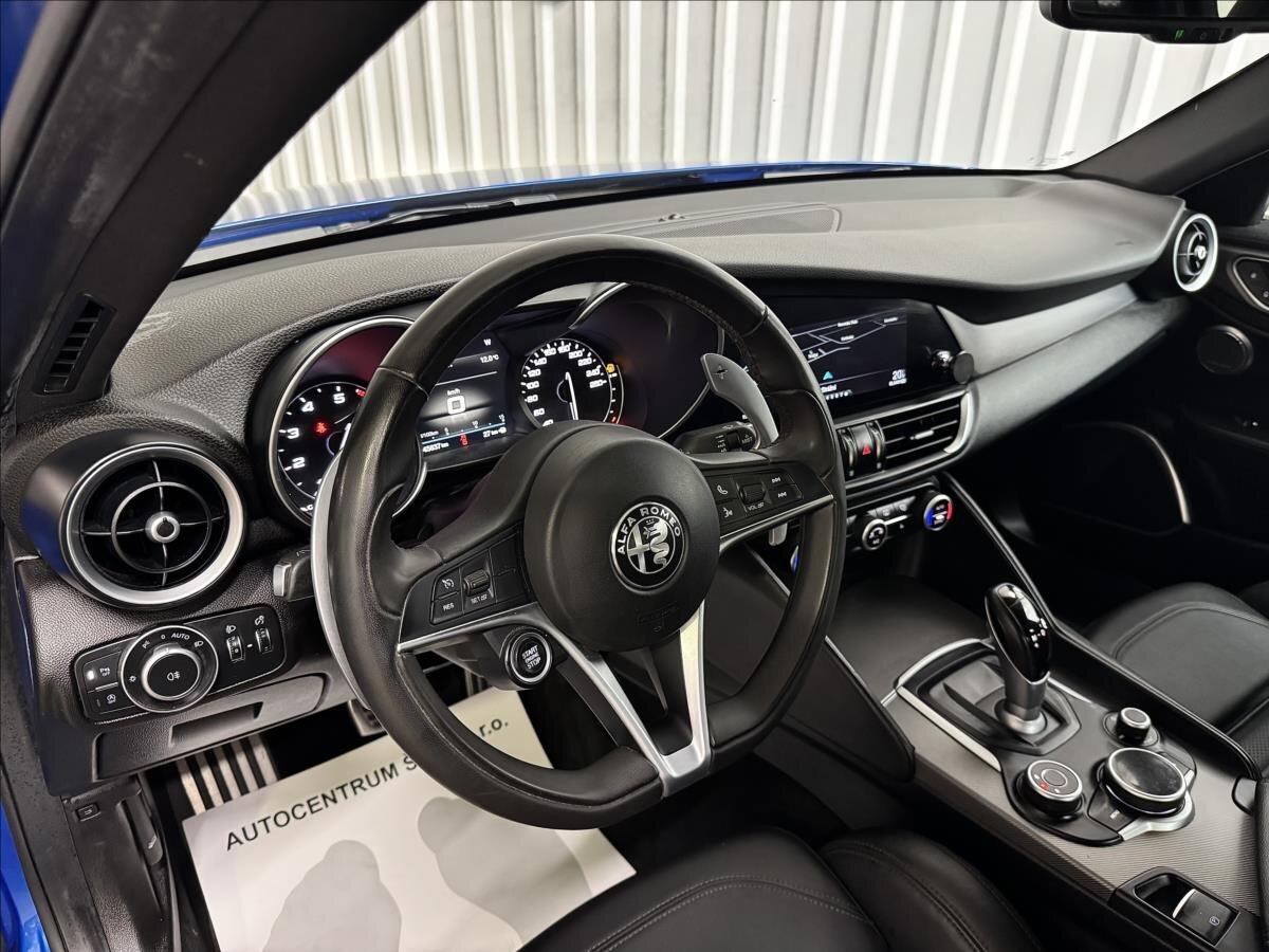 Alfa Romeo Giulia Sedan / Limuzína 2,0 l 206 kw