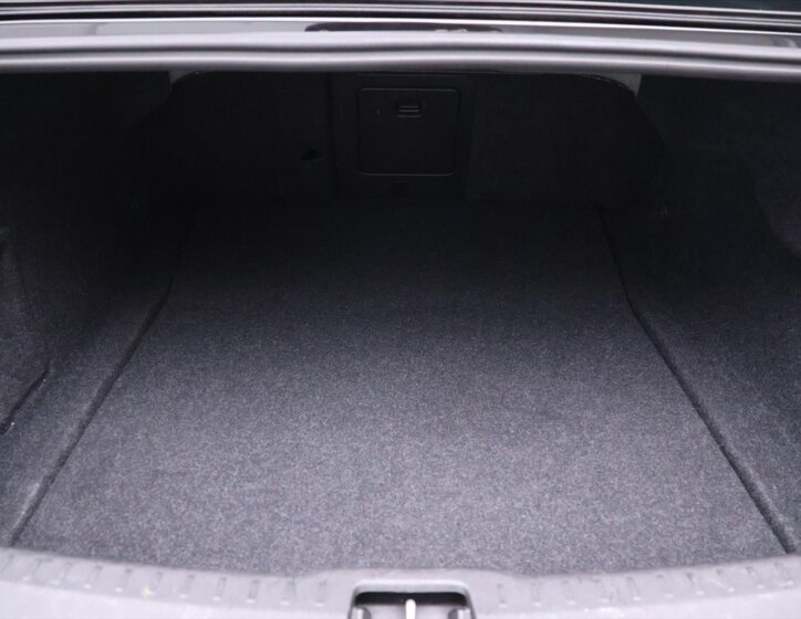 Volvo S90 Sedan / Limuzína 2,0 l 187 kw