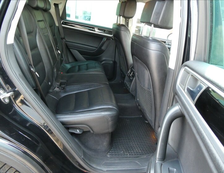 Volkswagen Touareg SUV / Terénní 3,0 l 180 kw
