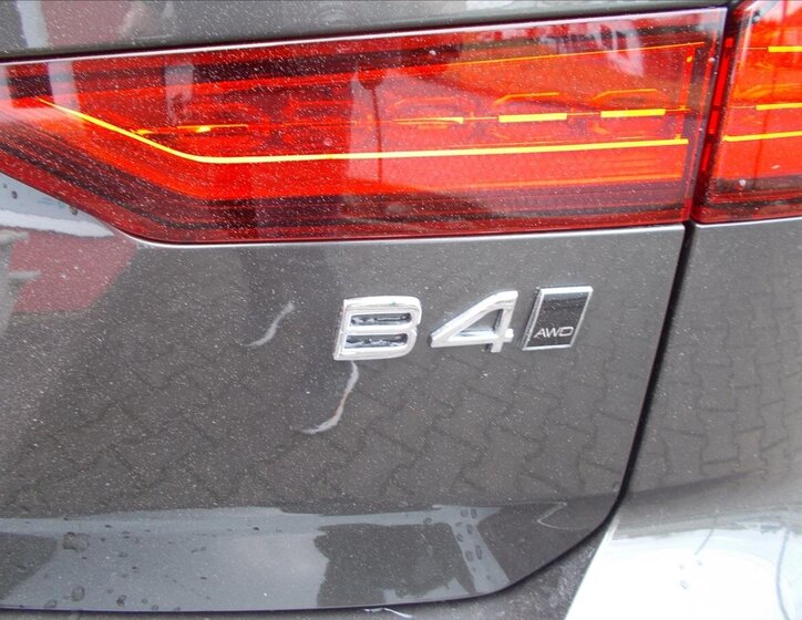 Volvo V60 Kombi 2,0 l 145 kw