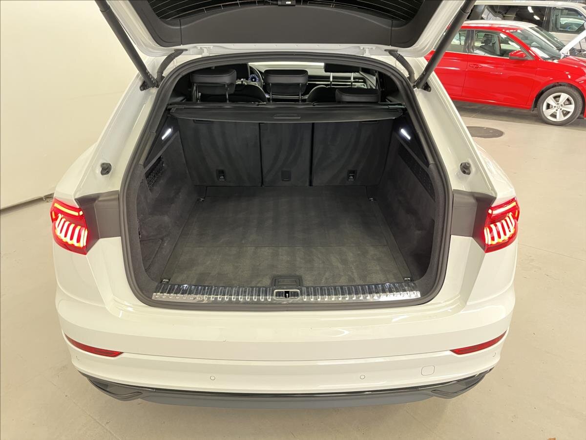 Audi Q8 SUV / Terénní 3,0 l 210 kw