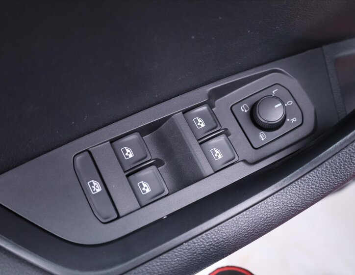 Škoda Karoq SUV / Terénní 1,5 l 110 kw