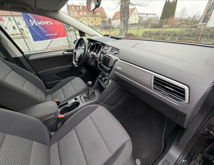 Volkswagen Touran 24