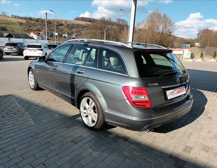 Mercedes-Benz Třídy C Kombi 2,1 l 100 kw