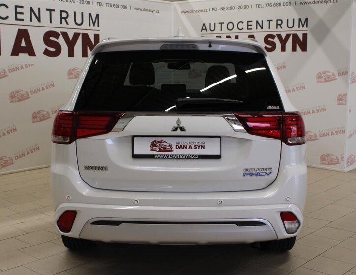 Mitsubishi Outlander SUV / Terénní 2,4 l 99 kw