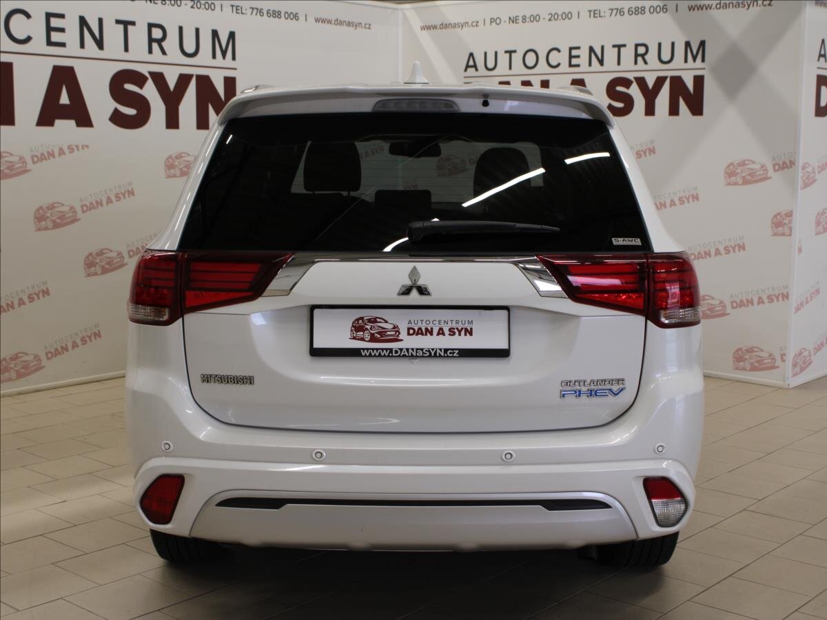 Mitsubishi Outlander SUV / Terénní 2,4 l 99 kw