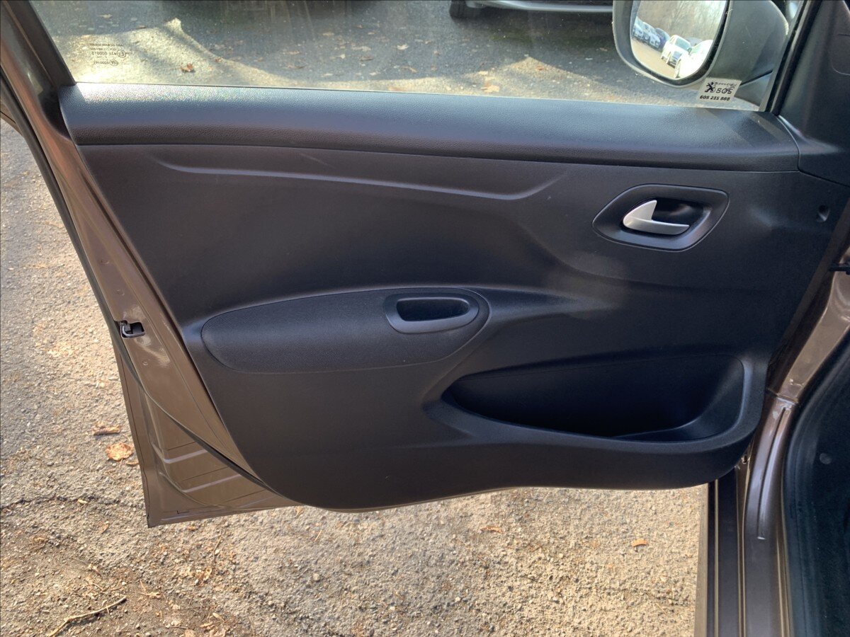 Peugeot 301 Sedan 1,6 l 85 kw