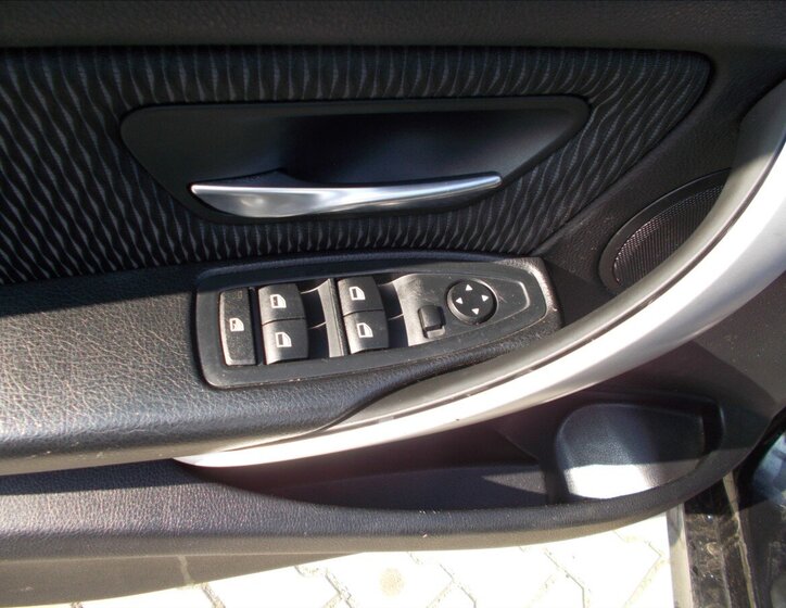 BMW Řada 3 Sedan / Limuzína 2,0 l 135 kw