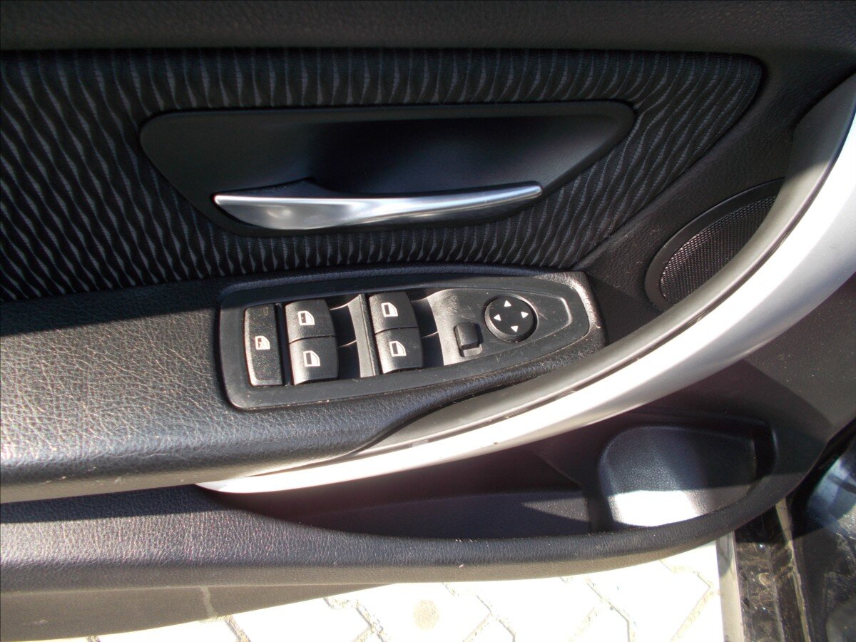 BMW Řada 3 Sedan / Limuzína 2,0 l 135 kw