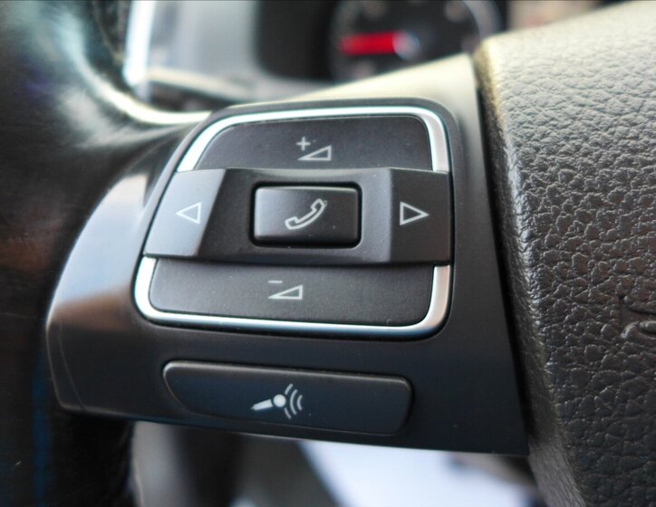 Volkswagen Touran Kombi 1,6 l 77 kw