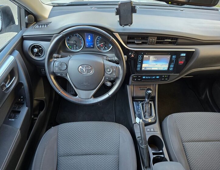 Toyota Corolla Sedan / Limuzína 1,6 l 97 kw