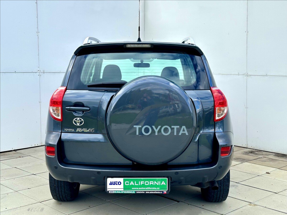 Toyota RAV4 SUV / Terénní 2,2 l 100 kw