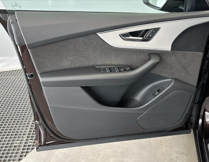 Audi Q8 SUV / Terénní 3,0 l 250 kw