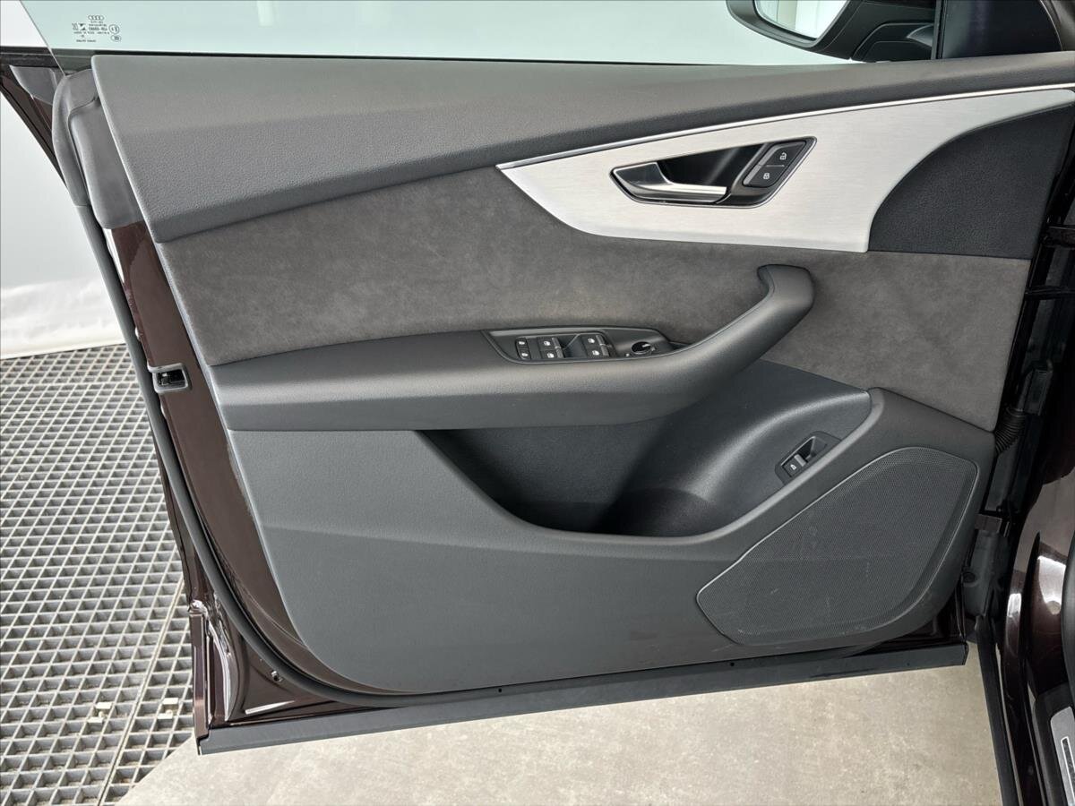 Audi Q8 SUV / Terénní 3,0 l 250 kw