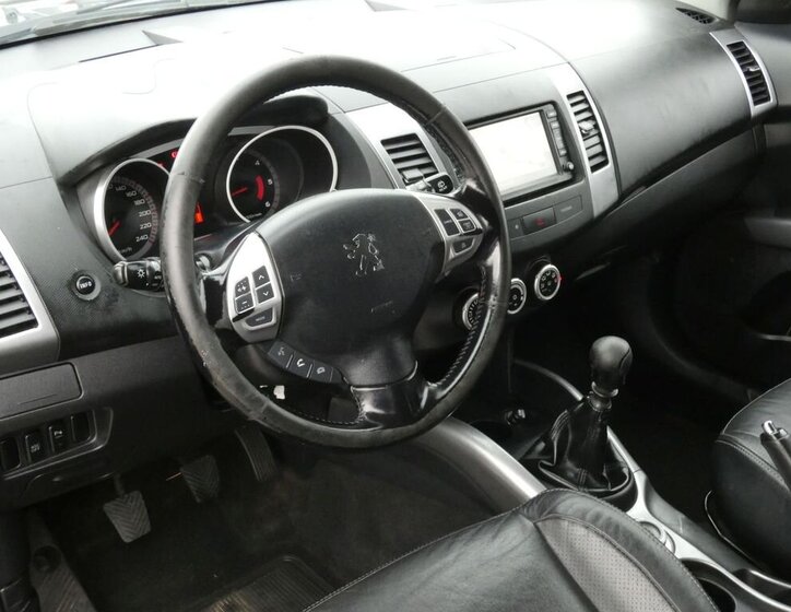 Peugeot 4007 19