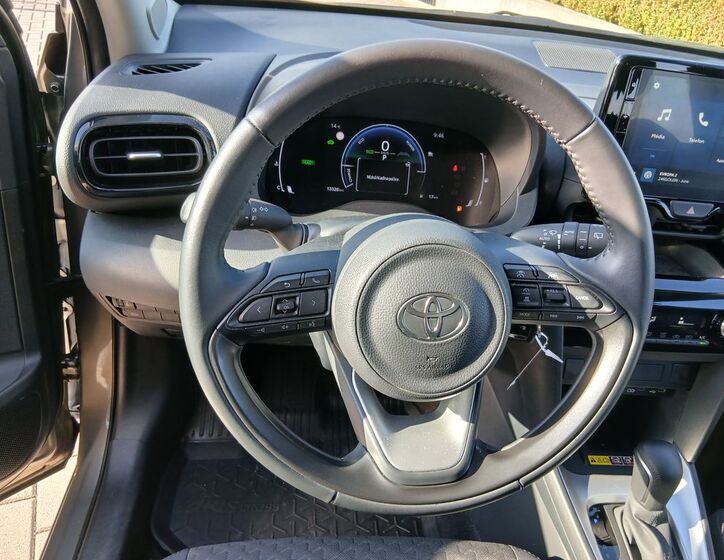 Toyota Yaris Cross 18