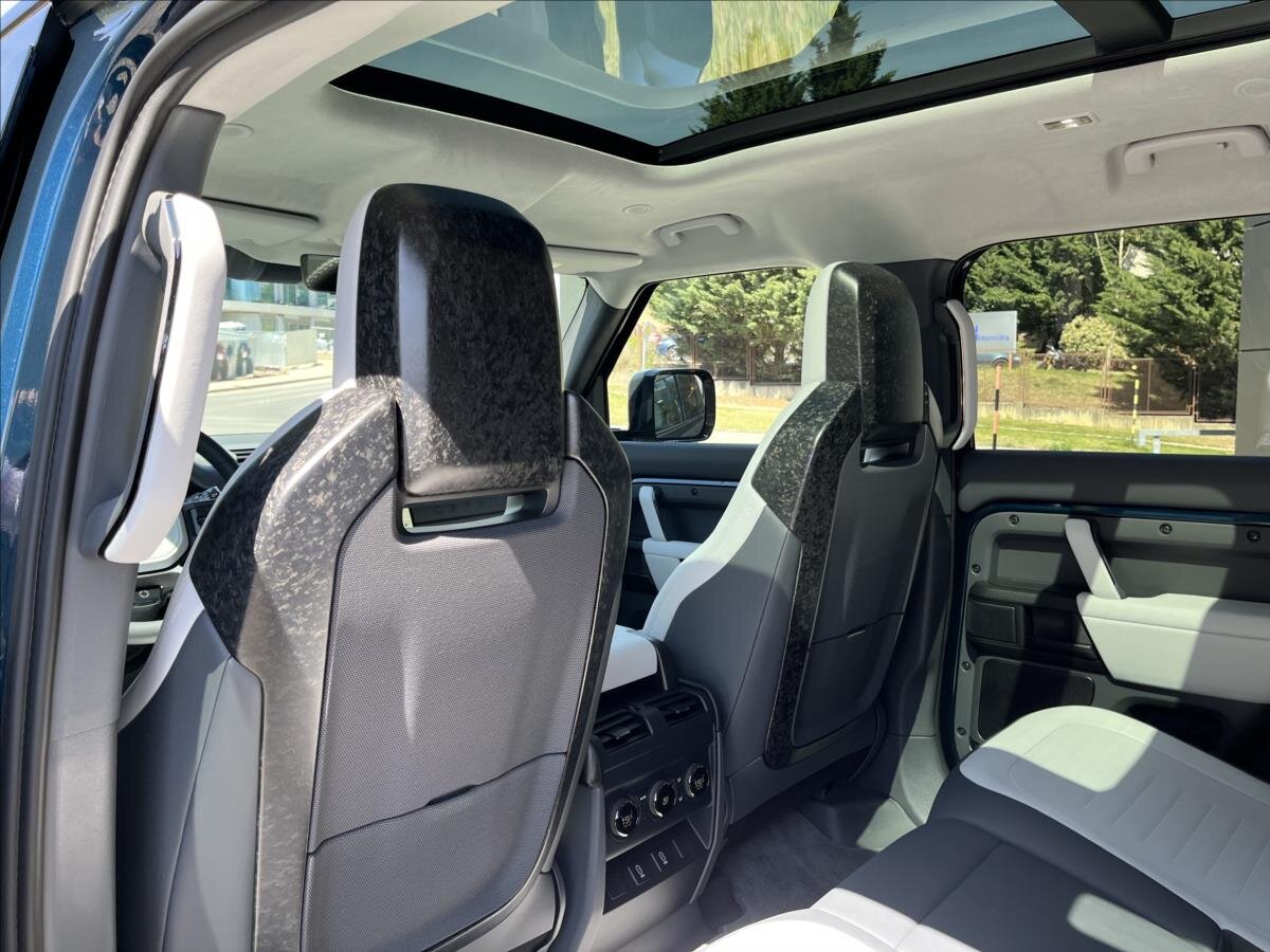 Land Rover Defender SUV / Terénní 4,4 l 467 kw