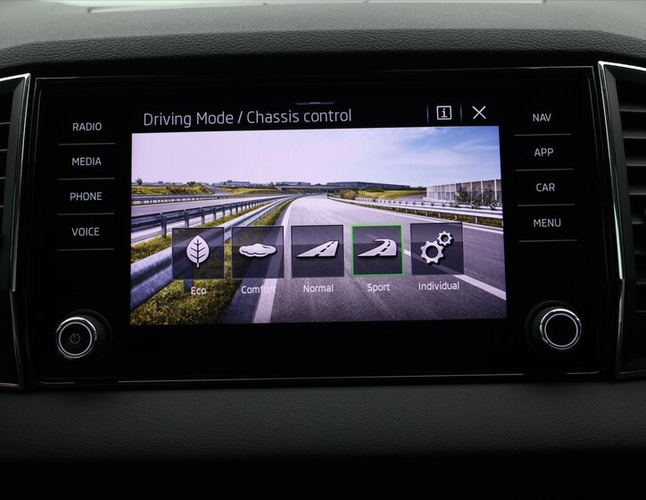 Škoda Karoq SUV / Terénní 1,5 l 110 kw