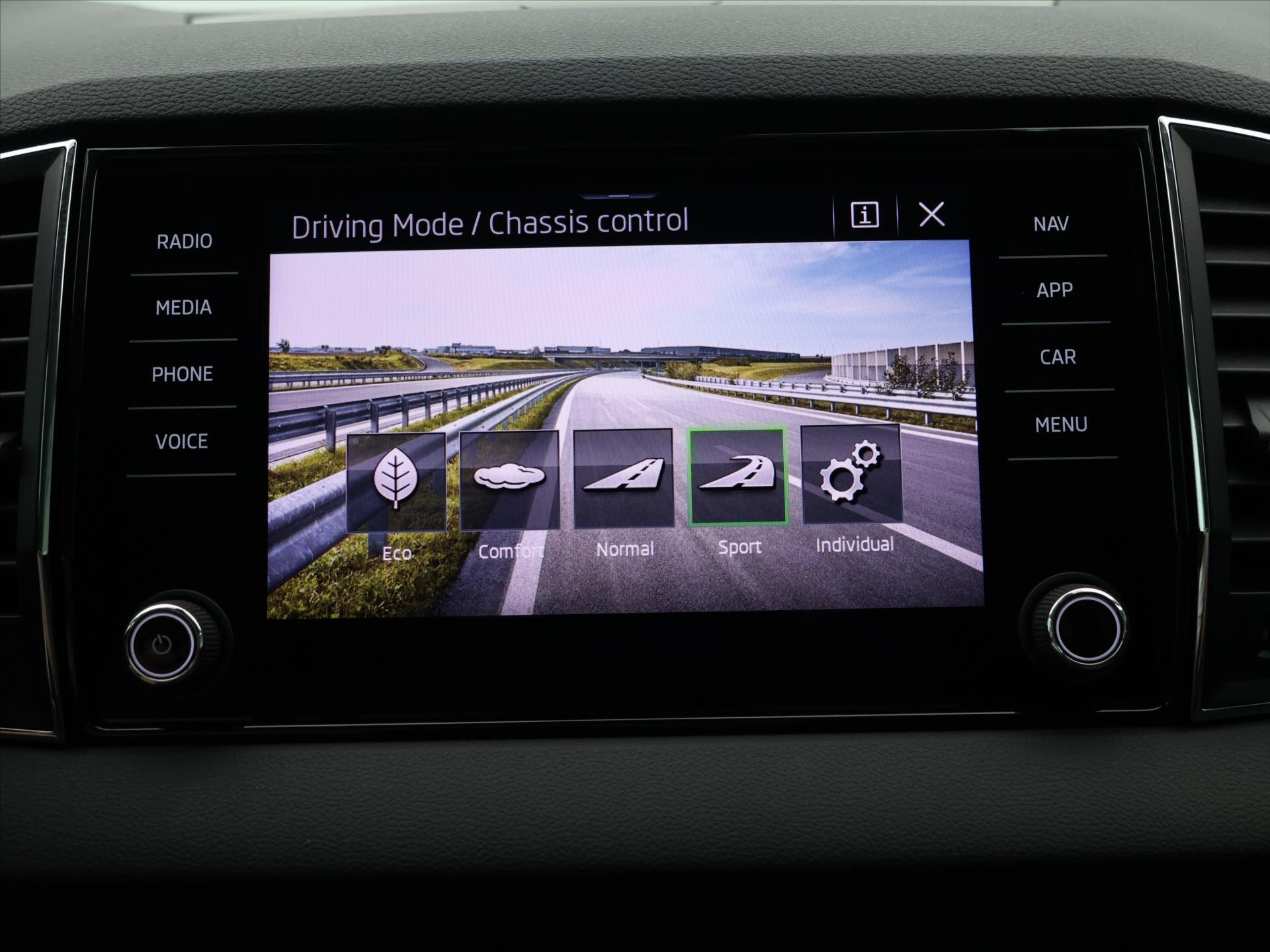 Škoda Karoq SUV / Terénní 1,5 l 110 kw