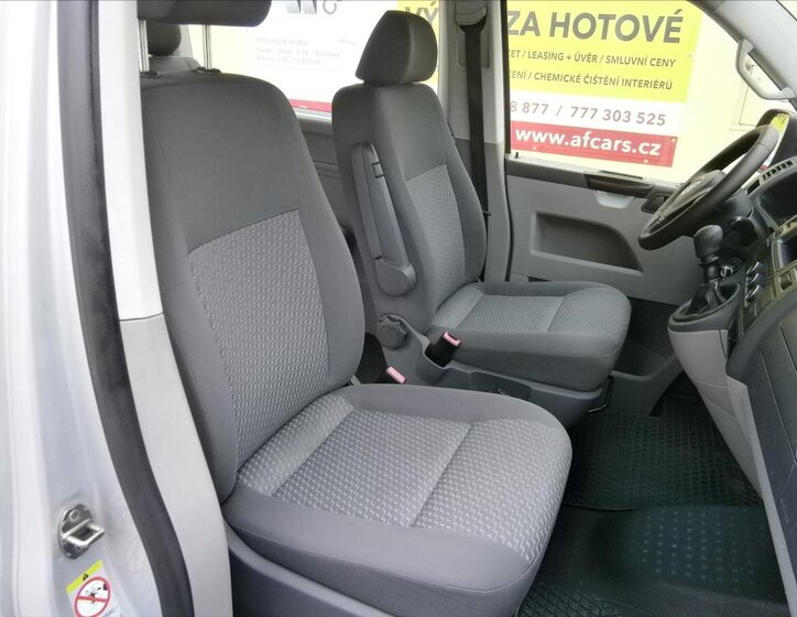 Volkswagen Caravelle 8